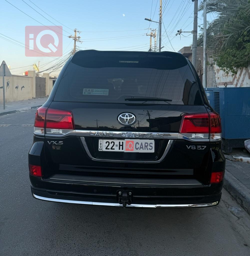 تۆیۆتا لاند کروزەر